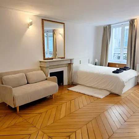 Louvre 1-min Walk Elegant Apartment