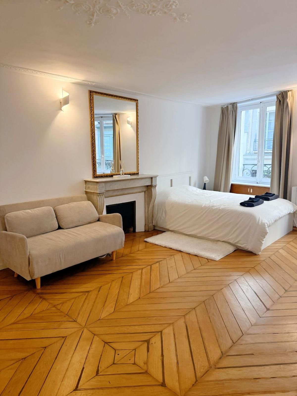 Louvre 1-min Walk Elegant Apartment